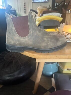 Blundstone Men's Distressed Brown Leather Boots. Size 11.  Like new